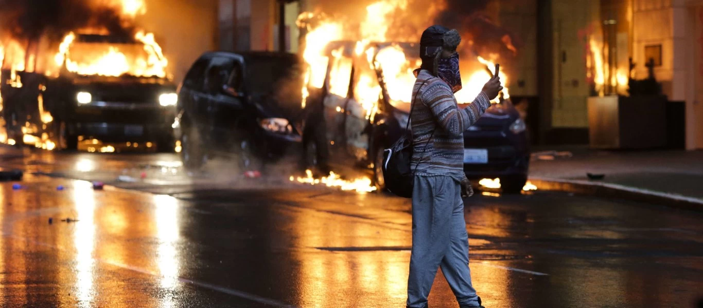 ΗΠΑ: Αστυνομικοί χρησιμοποίησαν τέιζερ σε ζευγάρι στην Ατλάντα (βίντεο)